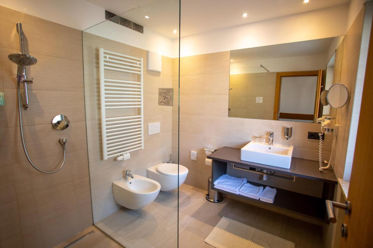 Hotel Lamm Naturns Bagian luar foto