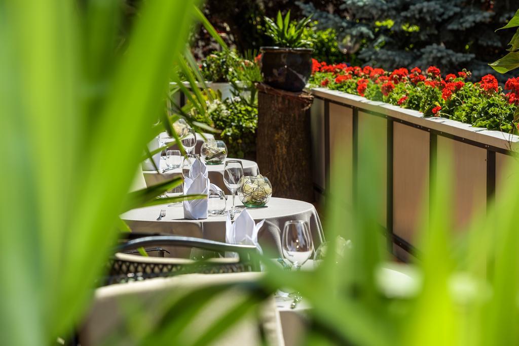 Hotel Lamm Naturns Bagian luar foto
