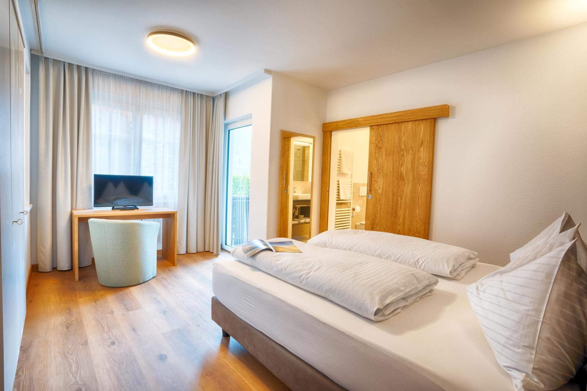 Hotel Lamm Naturns Bagian luar foto