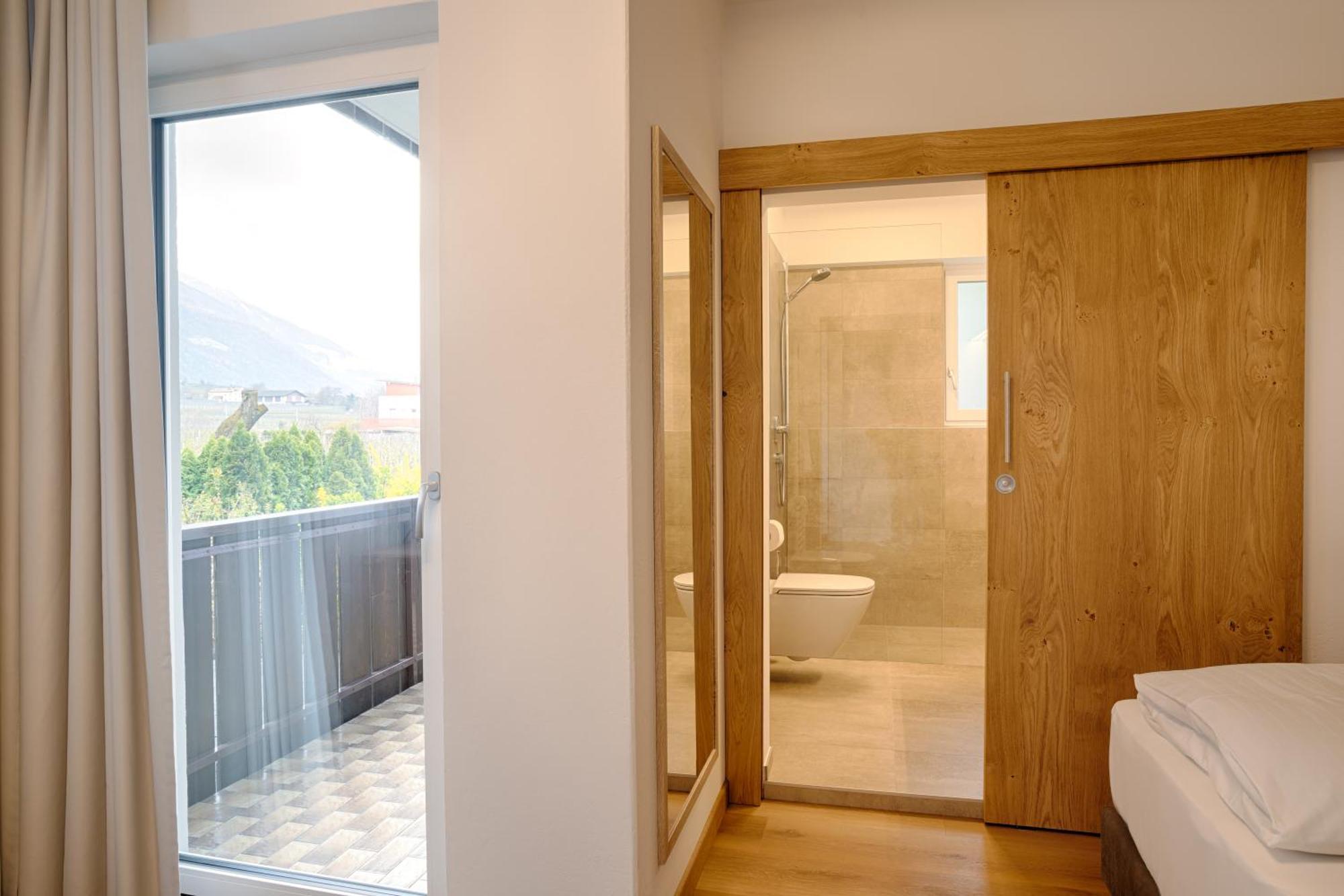 Hotel Lamm Naturns Bagian luar foto