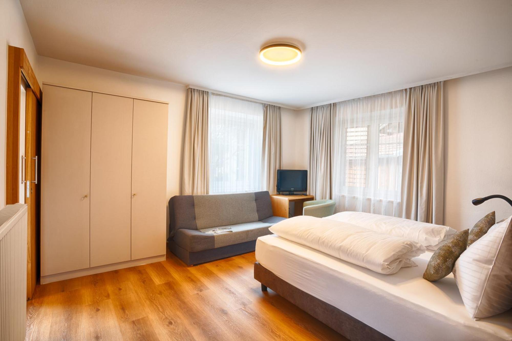 Hotel Lamm Naturns Bagian luar foto