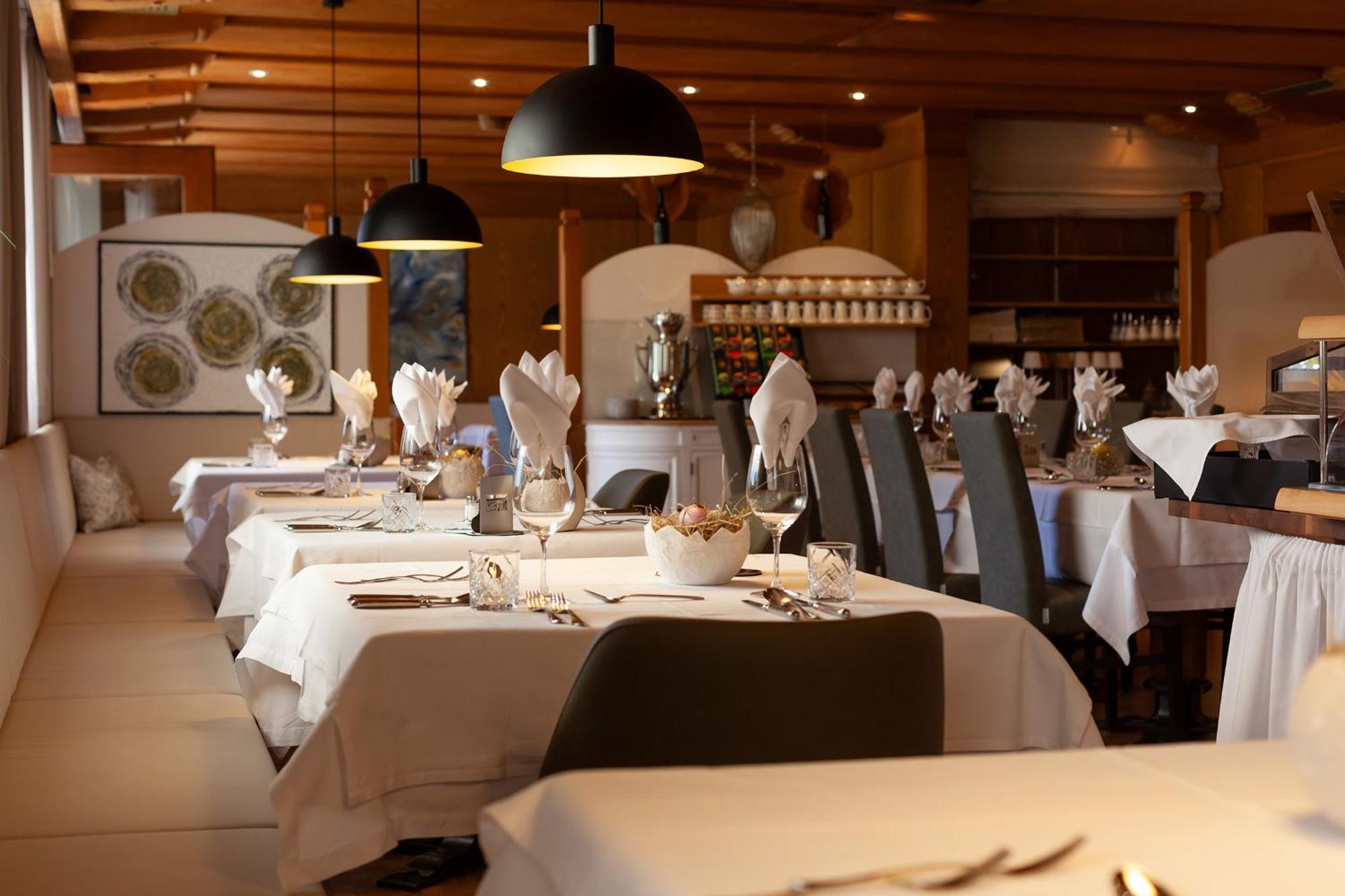 Hotel Lamm Naturns Bagian luar foto