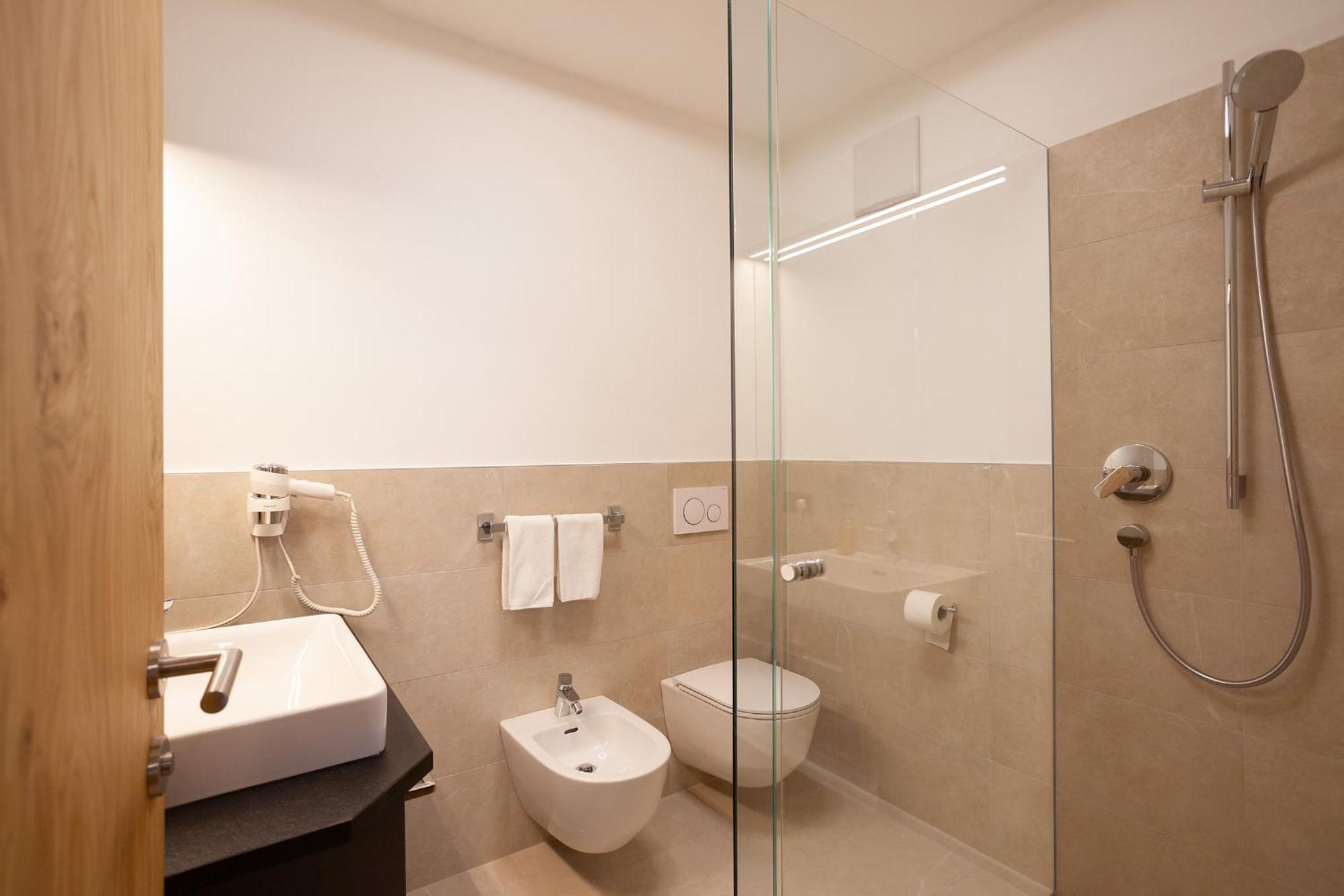 Hotel Lamm Naturns Bagian luar foto