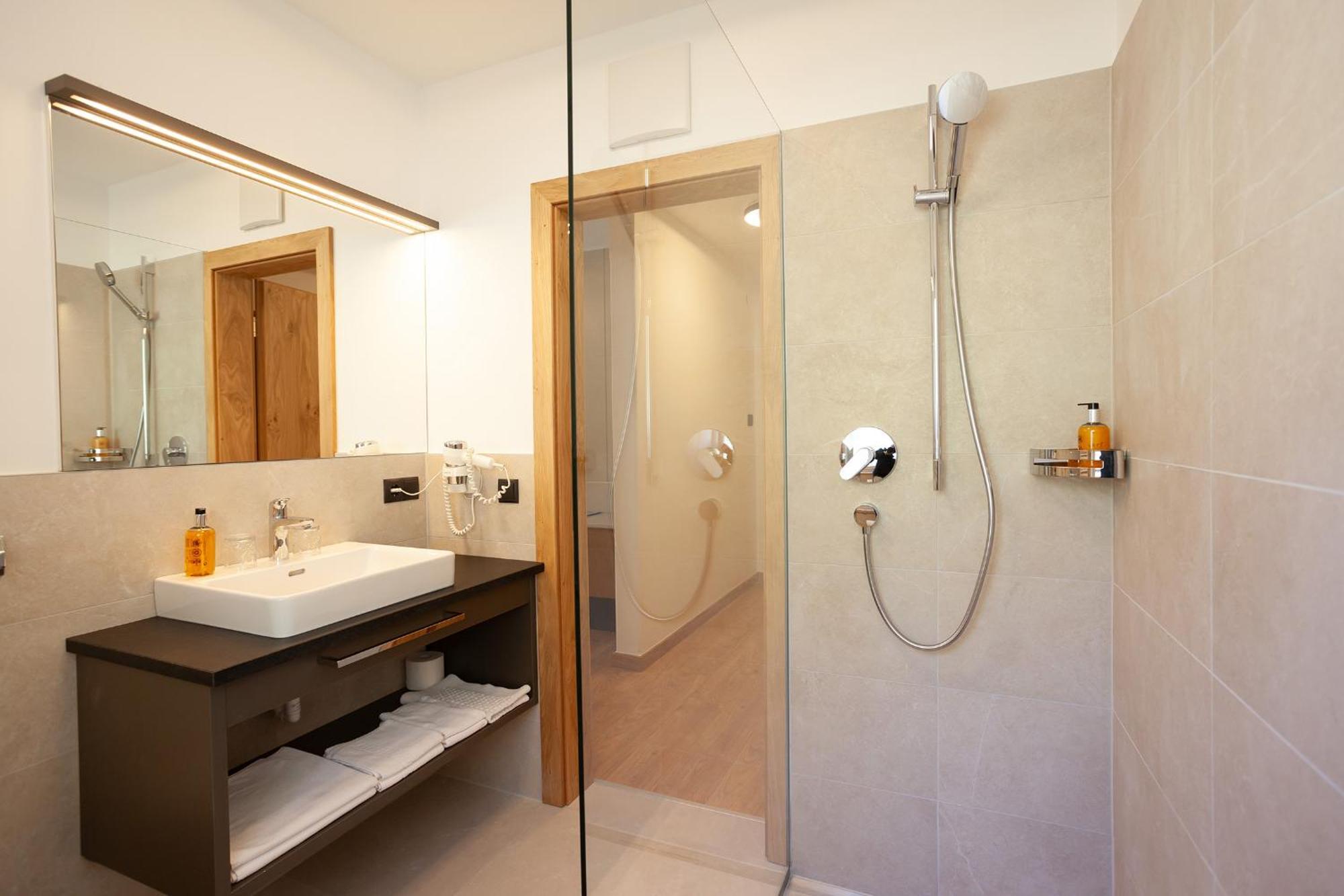 Hotel Lamm Naturns Bagian luar foto