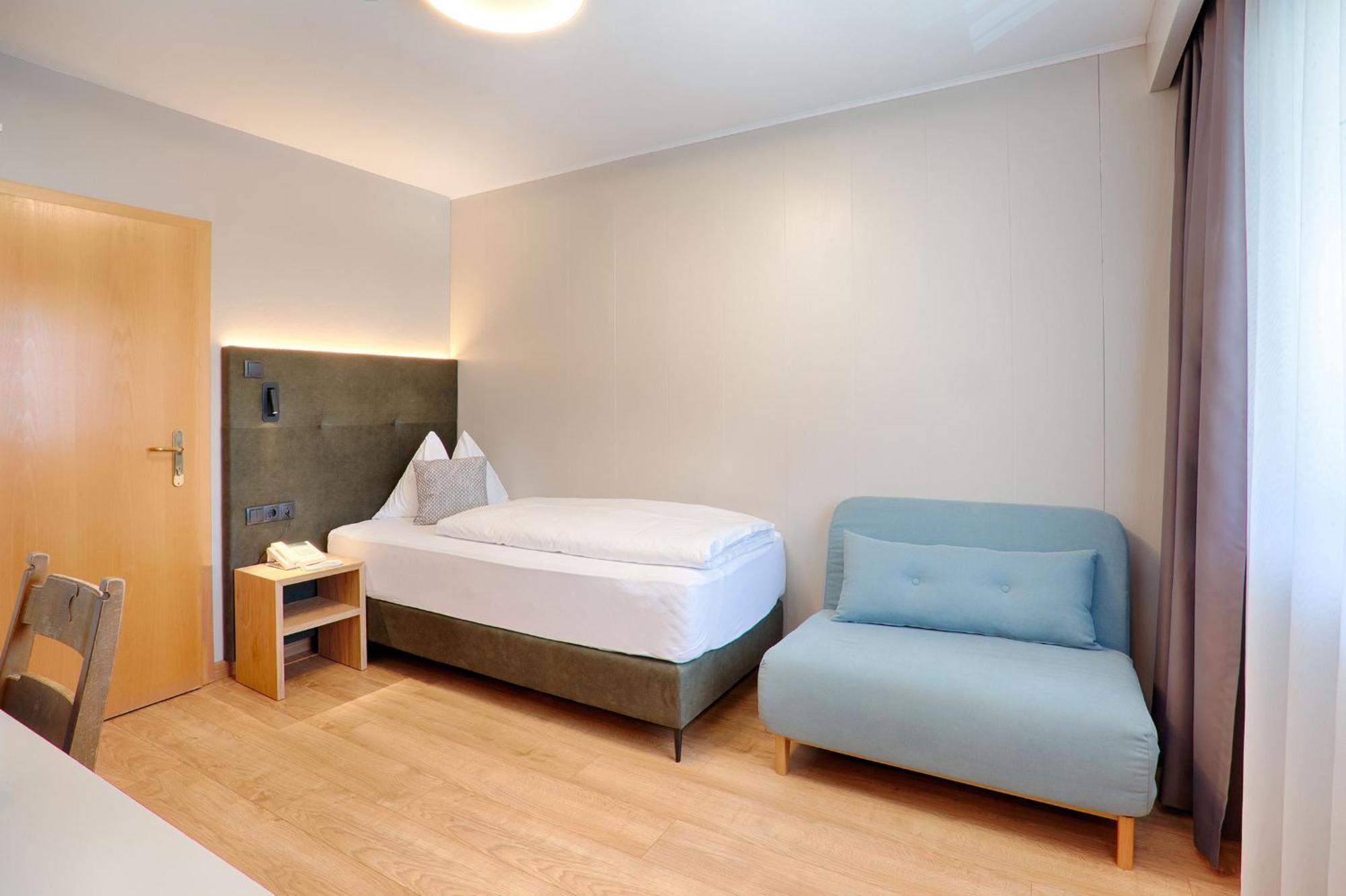 Hotel Lamm Naturns Bagian luar foto