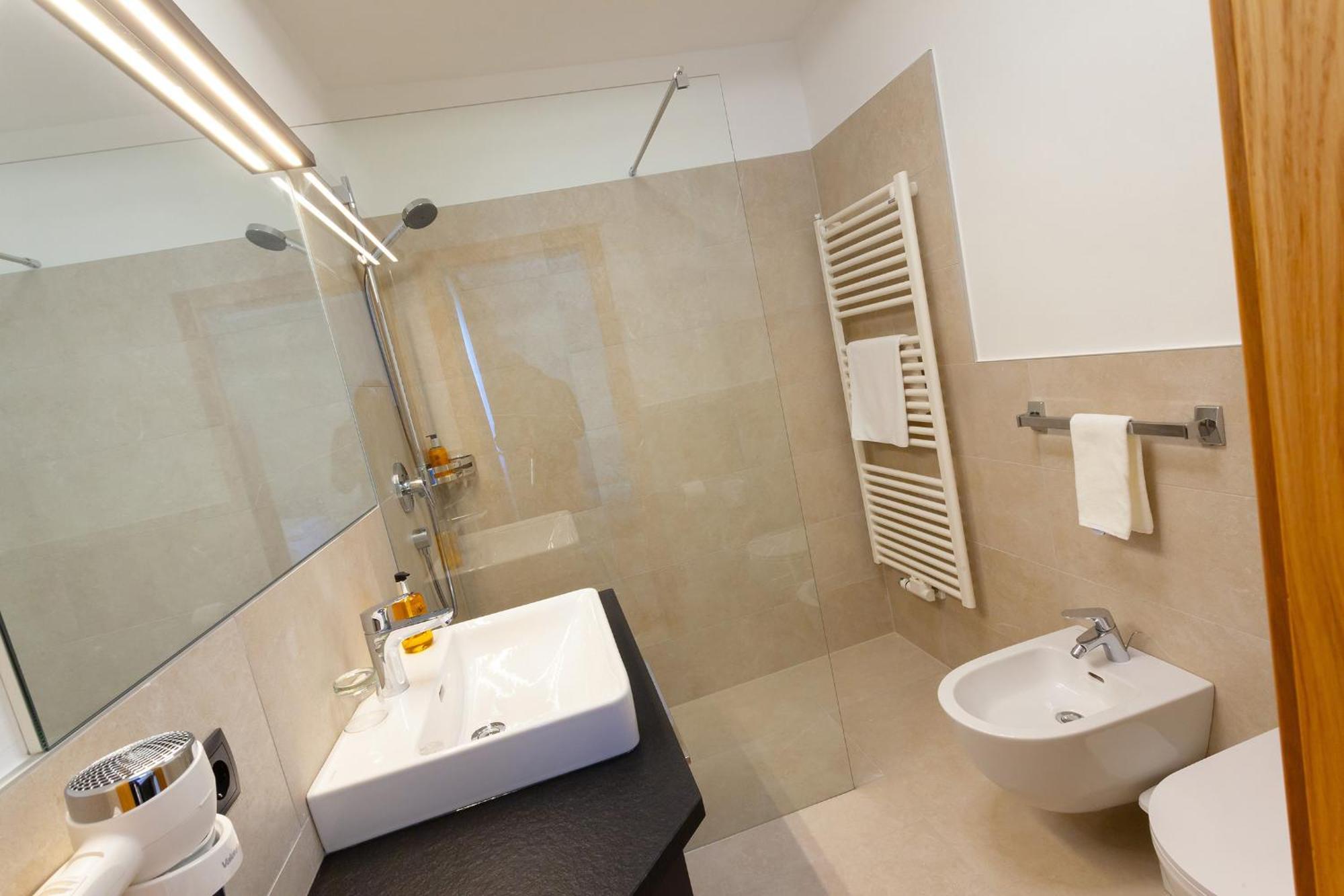 Hotel Lamm Naturns Bagian luar foto