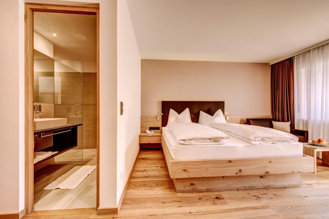 Hotel Lamm Naturns Bagian luar foto