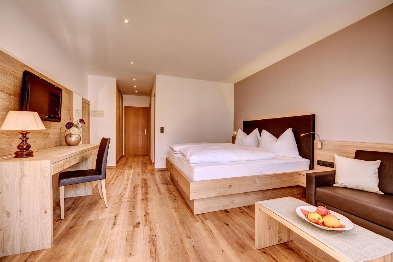 Hotel Lamm Naturns Bagian luar foto